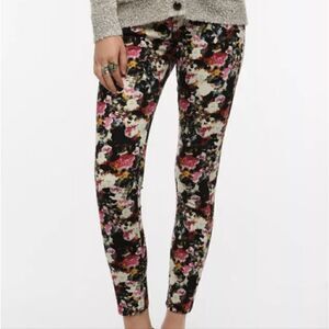 Urban Outfitters BDG black floral mid rise twig ankle skinny jeans, sz 26